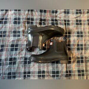 HUNTER GLOSS BLACK CHELSEA BOOTS